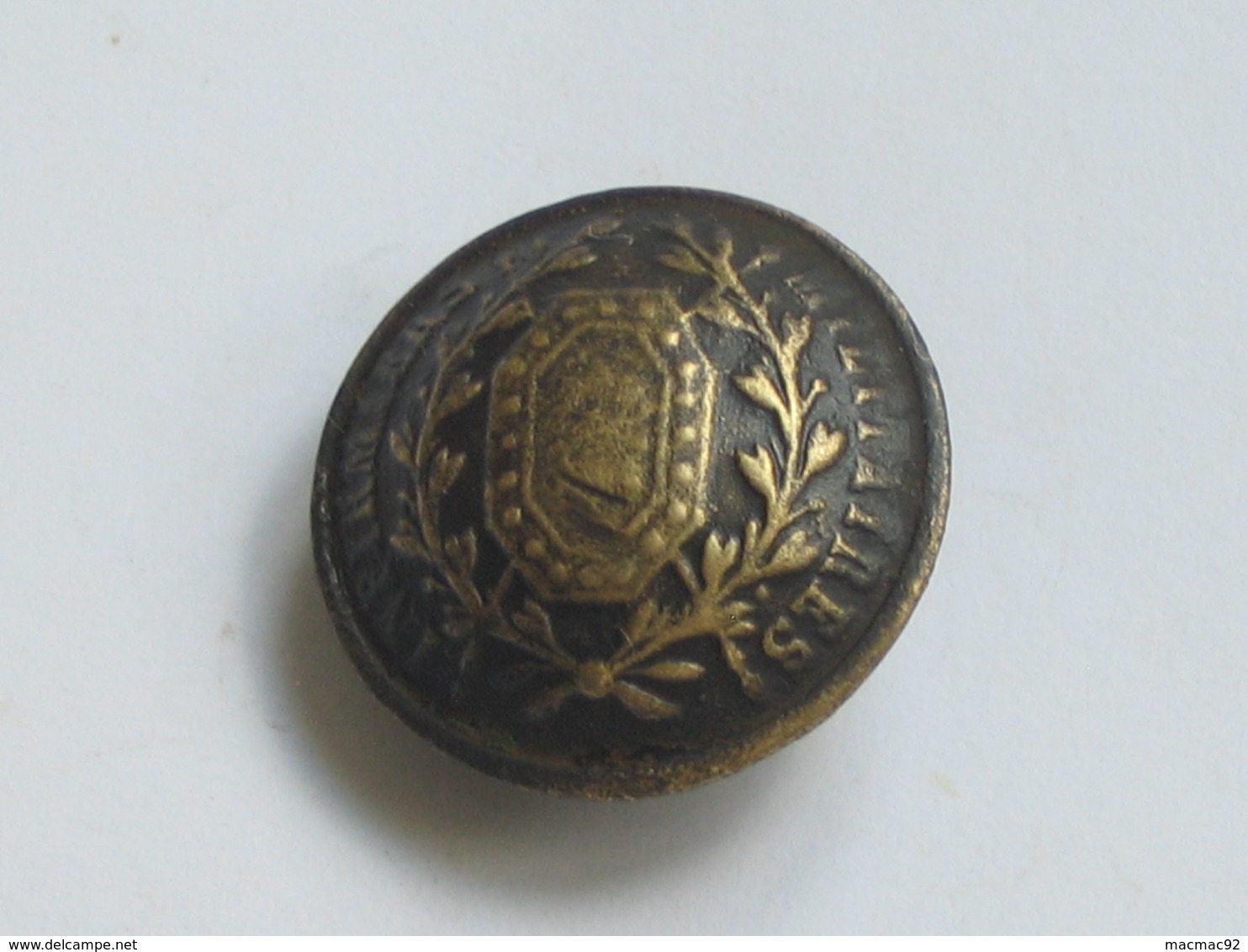 Ancien Bouton Militaire  - INFIRMIERS MILITAIRES    **** EN ACHAT IMMEDIAT **** - Boutons