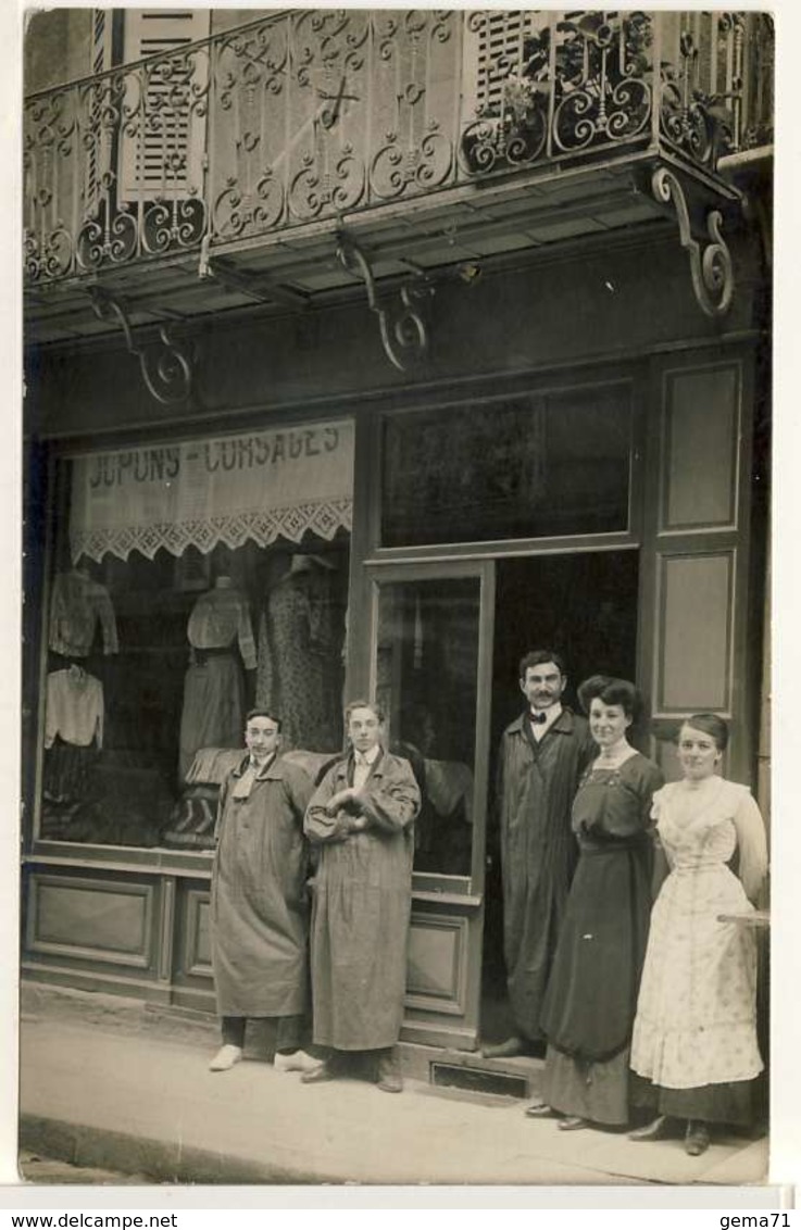 3189- CARTE-PHOTO D'un Magasin  De Jupons Et Corsages - (à Identifier, Probablement En Saone Et Loire) - Autres & Non Classés