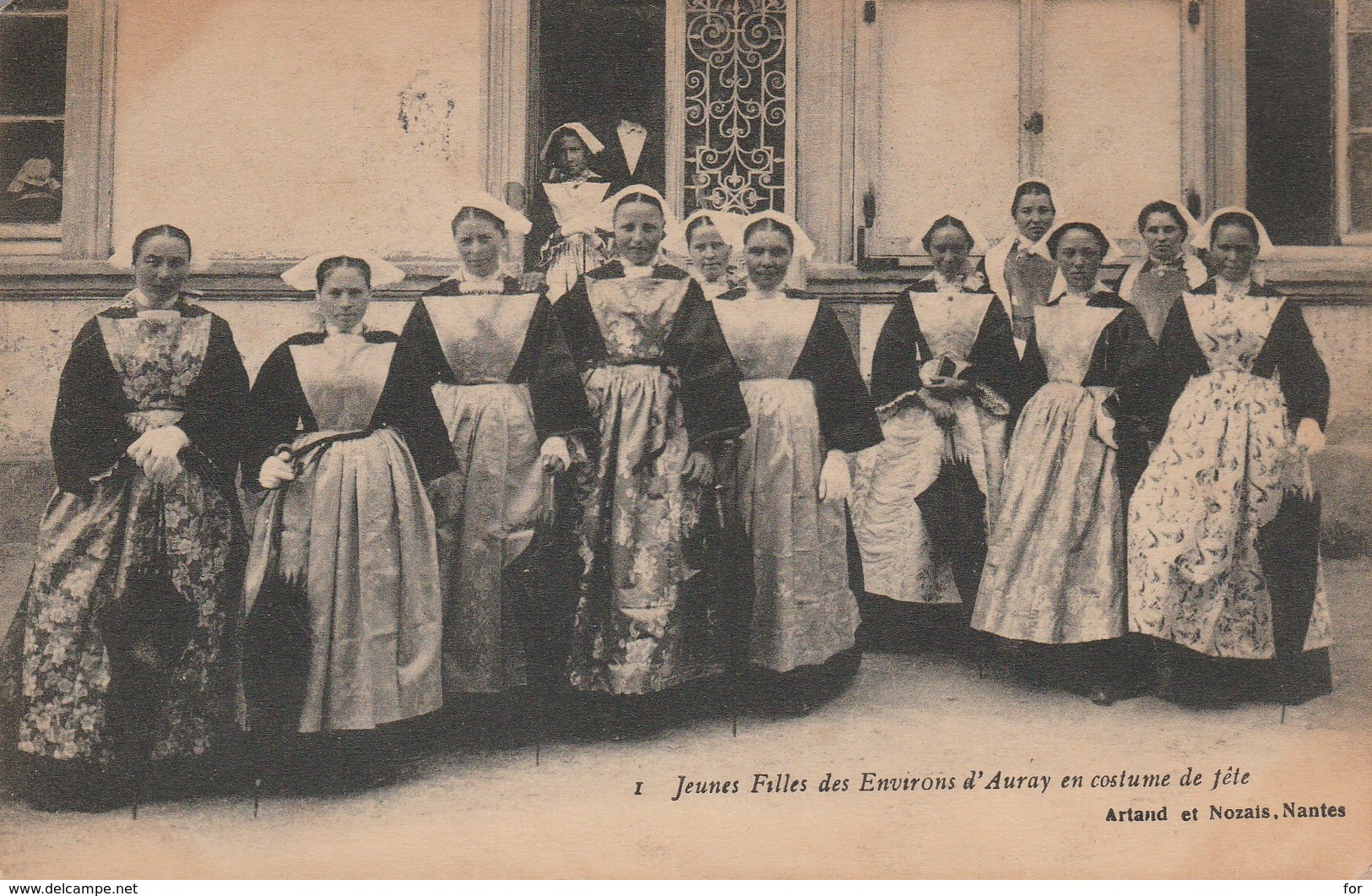 Folklore : BRETAGNE : Auray : Jeunes Filles En Costume De Féte - Personnages