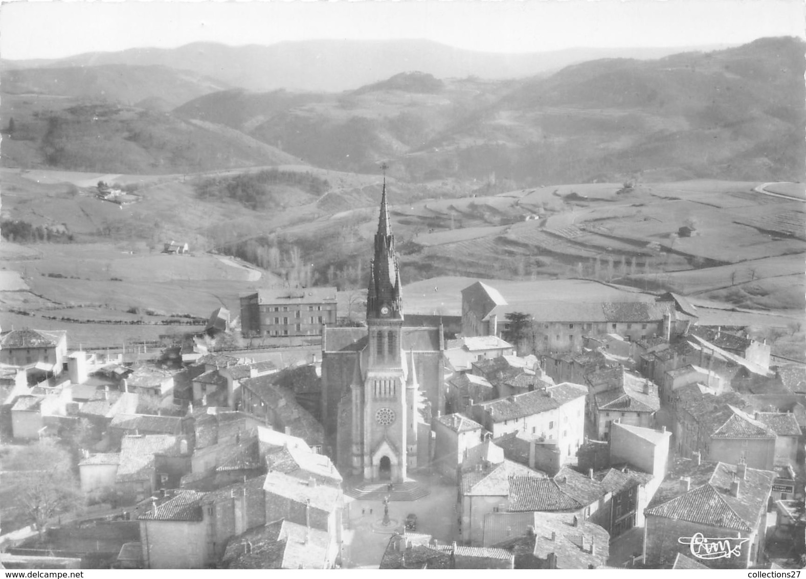 07-VERNOUX-EN-VIVARAIS- PLACE DE L'EGLISE VUE AERIENNE - Vernoux