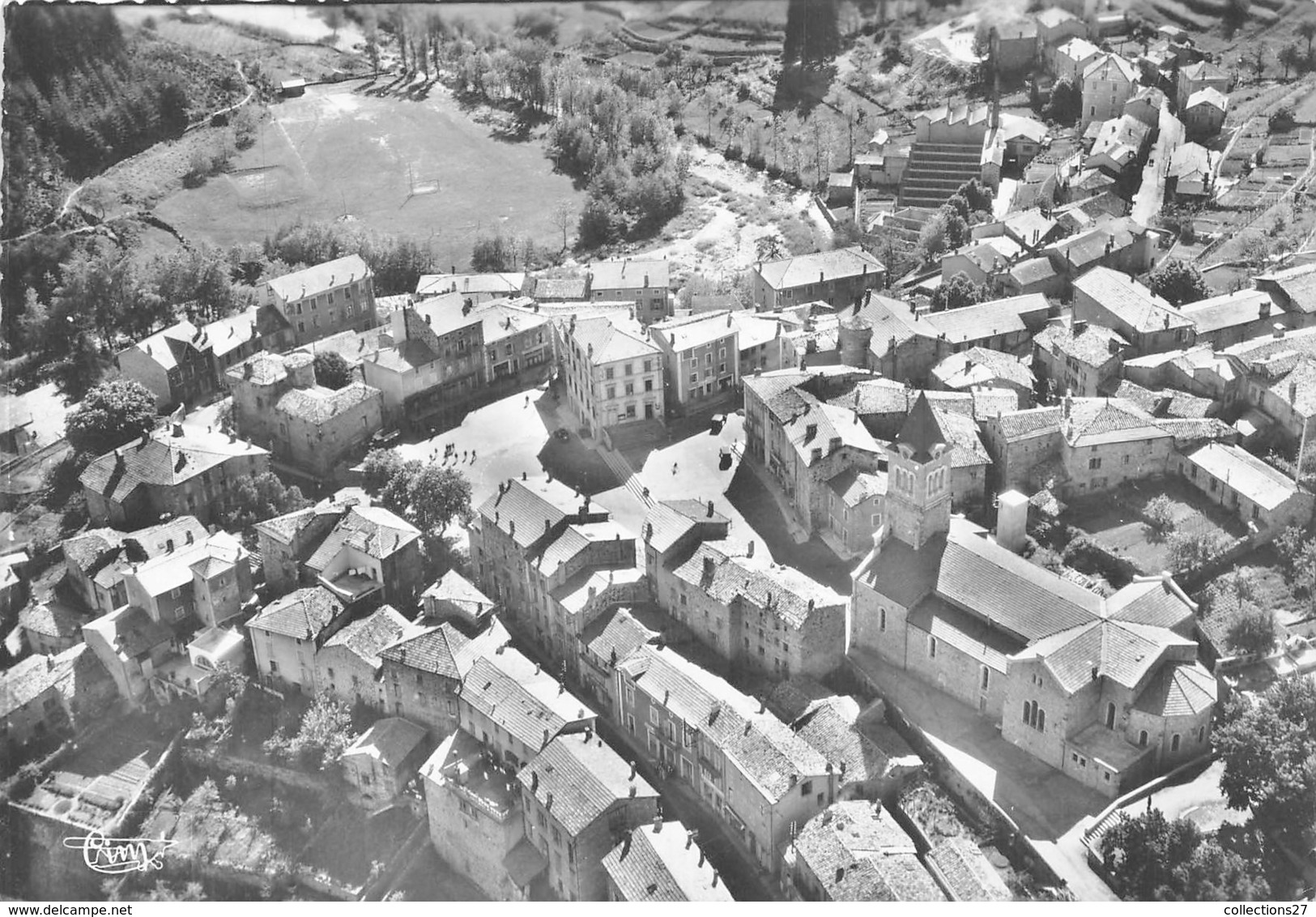 07-SAINT-MARTIN-DE-VALAMAS- VUE AERIENNE LE CENTRE DU BOURG - Saint Martin De Valamas