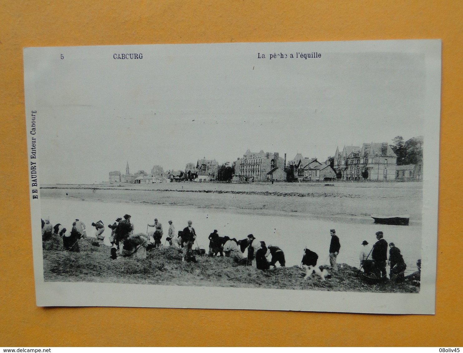 CABOURG  (Calvados) -- La Pêche à L'Equille - TRES ANIMEE - Cabourg