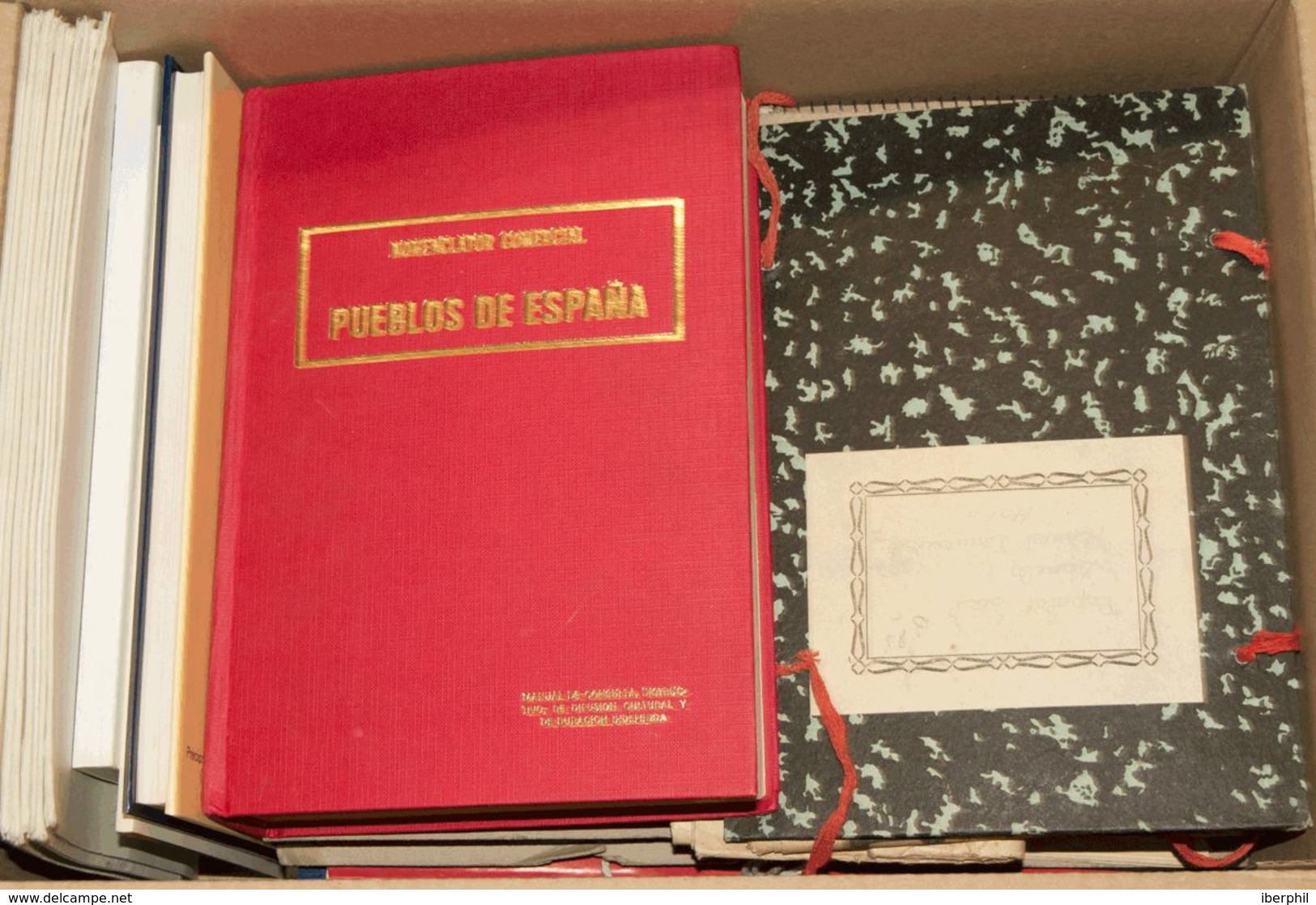 (1975ca). Conjunto De Publicaciones De Filatelia Española, Incluye Catálogos, Libros Divulgativos, Etc (hay Libros De In - Autres & Non Classés