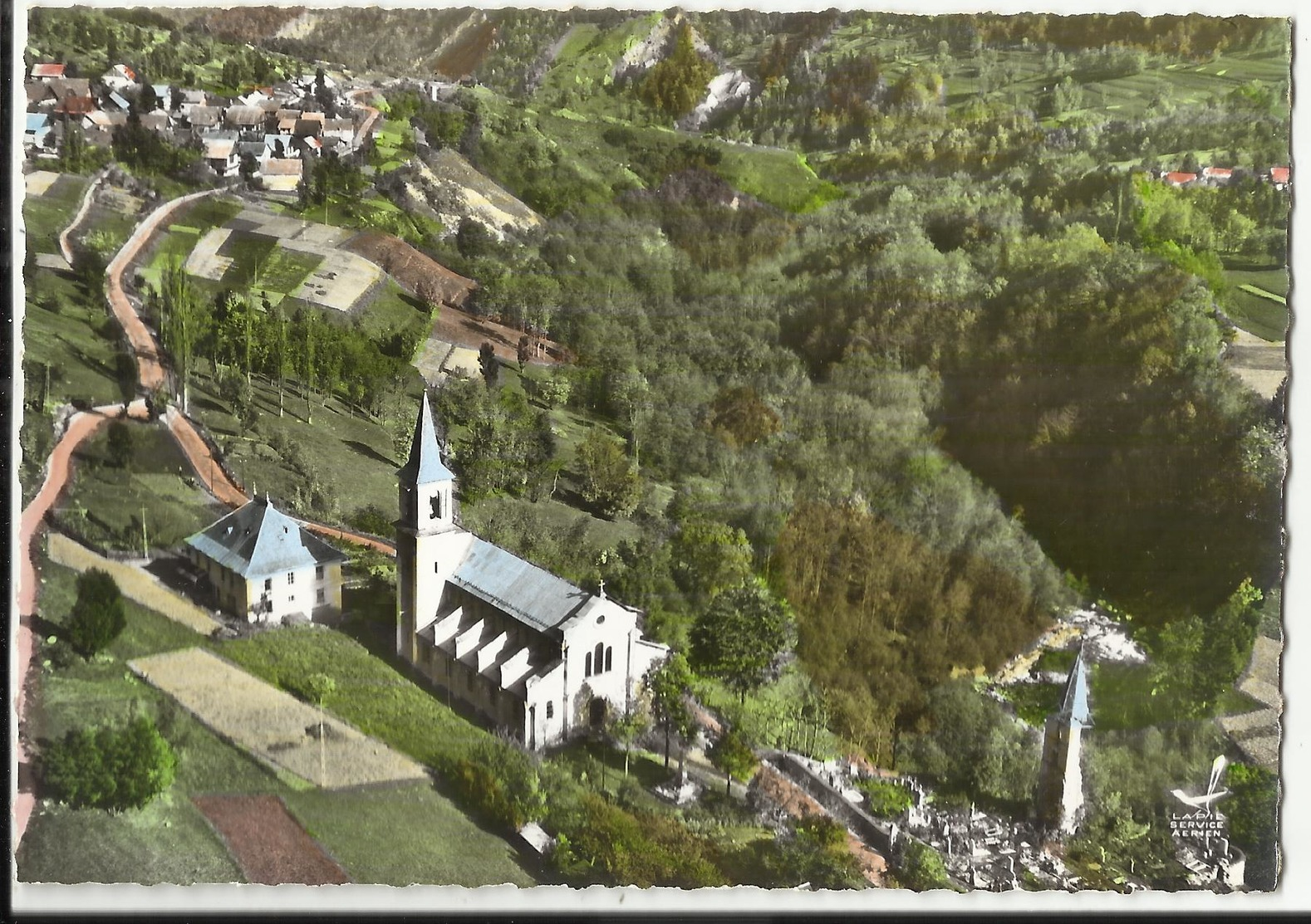 73. En Avion Au-dessus De ST-COLOMBAN-des-VILLARDS (Savoie) Alt 1100 M. - L'église - Autres & Non Classés