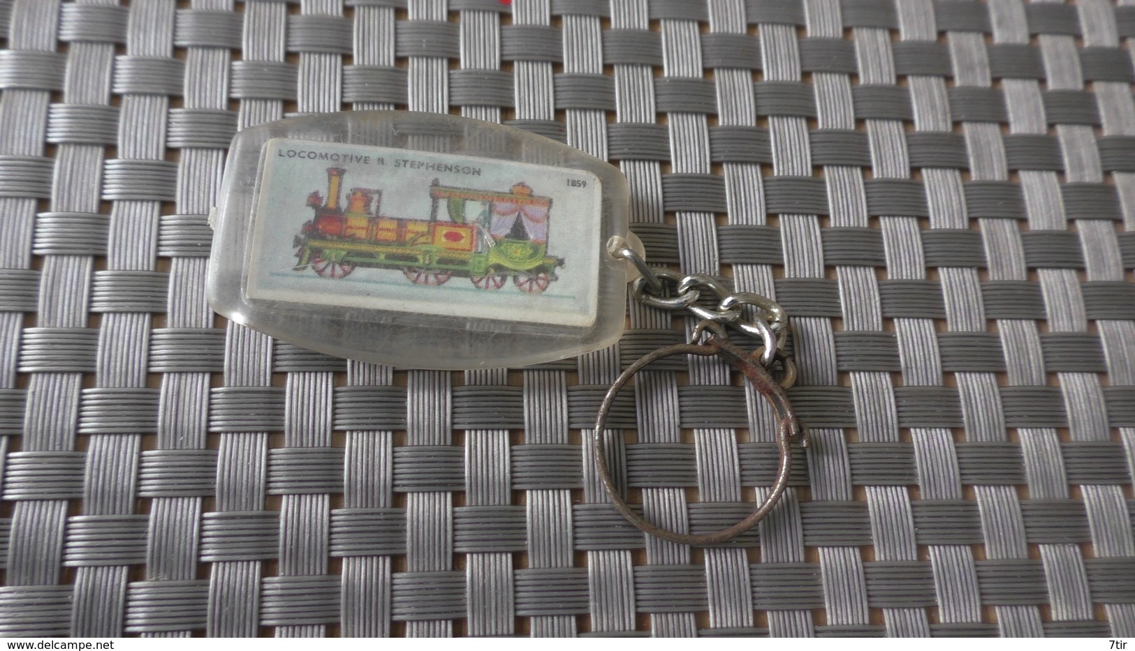 PORTE CLEF LOCOMOTIVE STEPHENSON TOURCOING 59 CONFISERIE RUE BLANC SEAU - Porte-clefs