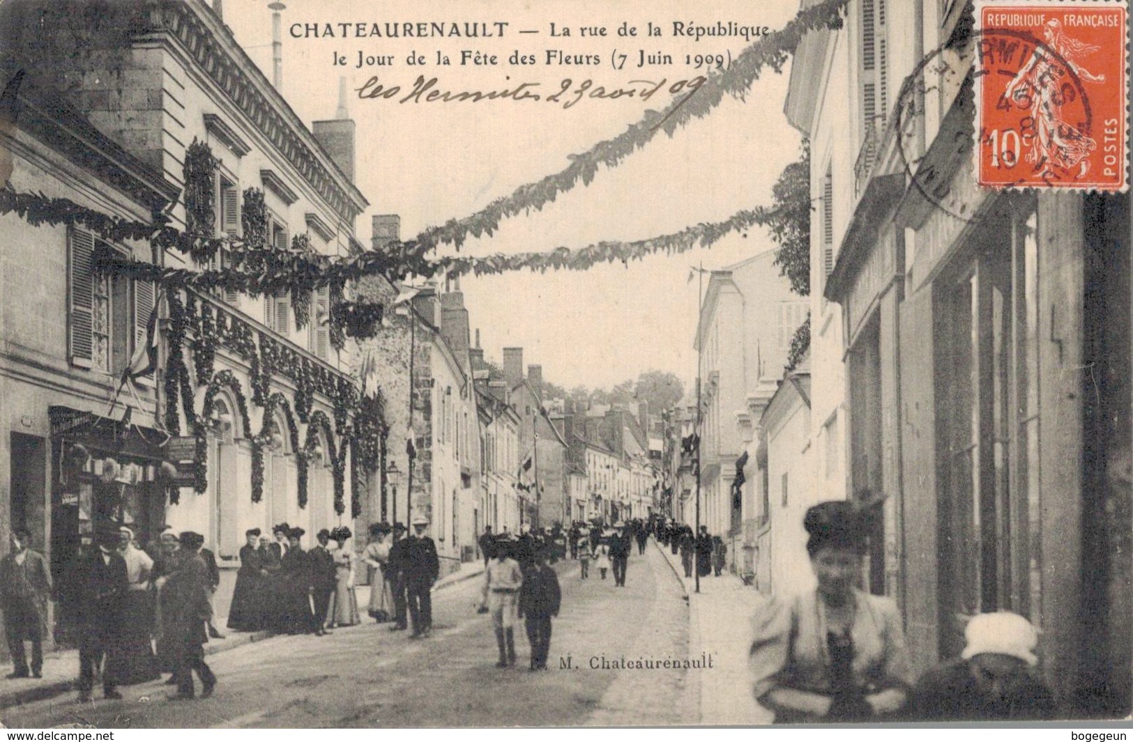 37 CHATEAURENAULT La Rue De La République Le Jour De La Fête Des Fleurs - Autres & Non Classés