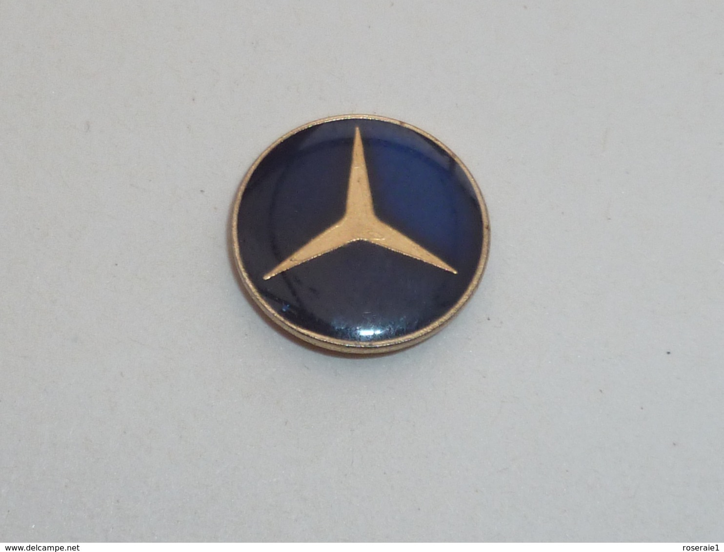 Pin's LOGO MERCEDES - Mercedes