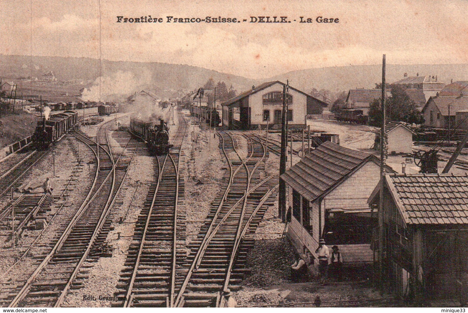 DELLE . LA GARE. ANIMEE. LOCOMOTIVES. - Delle