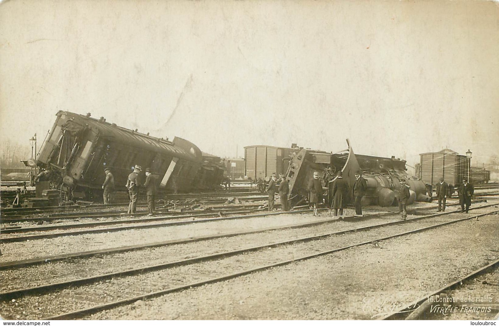 VITRY LE FRANCOIS CARTE PHOTO ACCIDENT DE TRAIN CHEMIN DE FER - Vitry-le-François