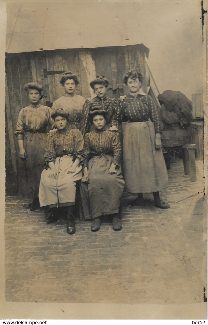 Carte Photo Ancienne : Groupe D'ouvrières - Photographie