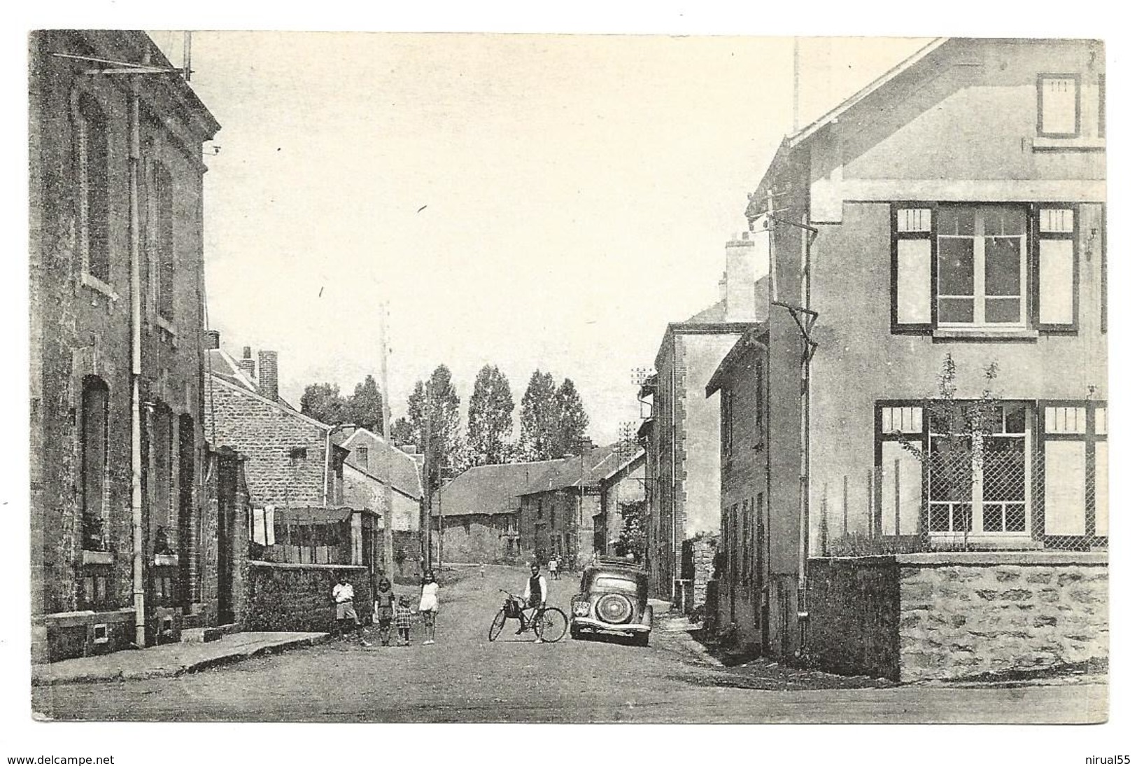 Ardennes GIVONNE La Rue Des Dames  Automobile Enfants Bicyclette .... 2 Scans .......giv - Autres & Non Classés