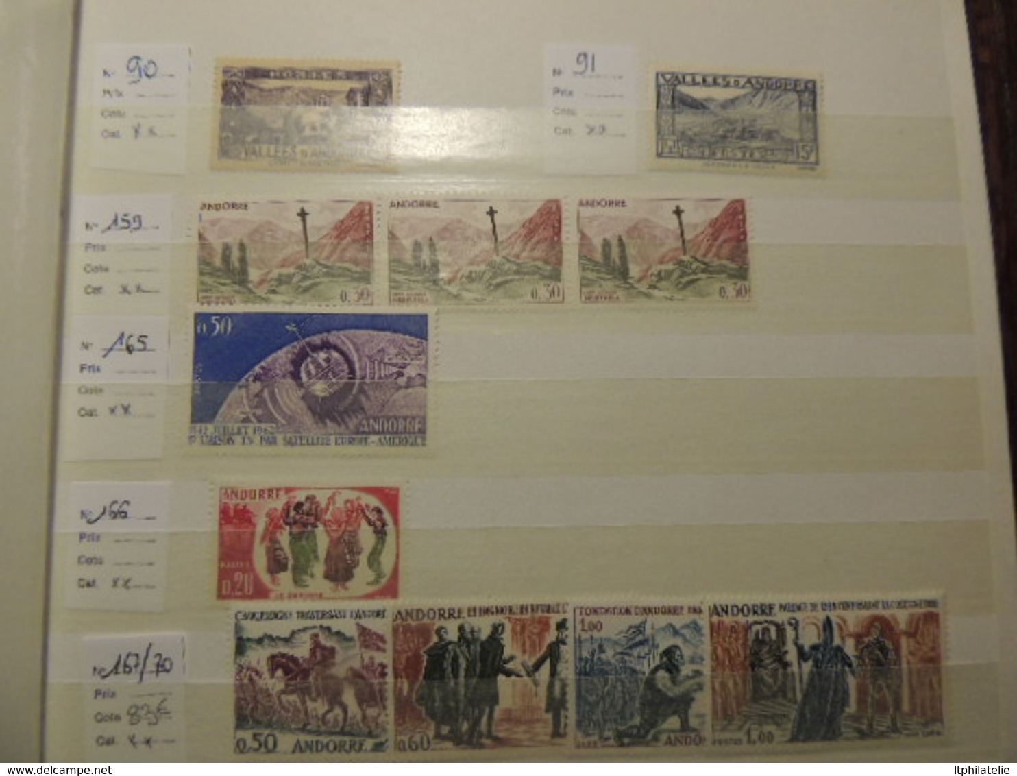 "AFFAIRE" BELLE COLLECTION MONACO (blocs)  REUNION ANDORRE COLONIES FSE TIMBRES NEUFS **  ET *  GROS CLASSEUR MARRON - Collections (en Albums)