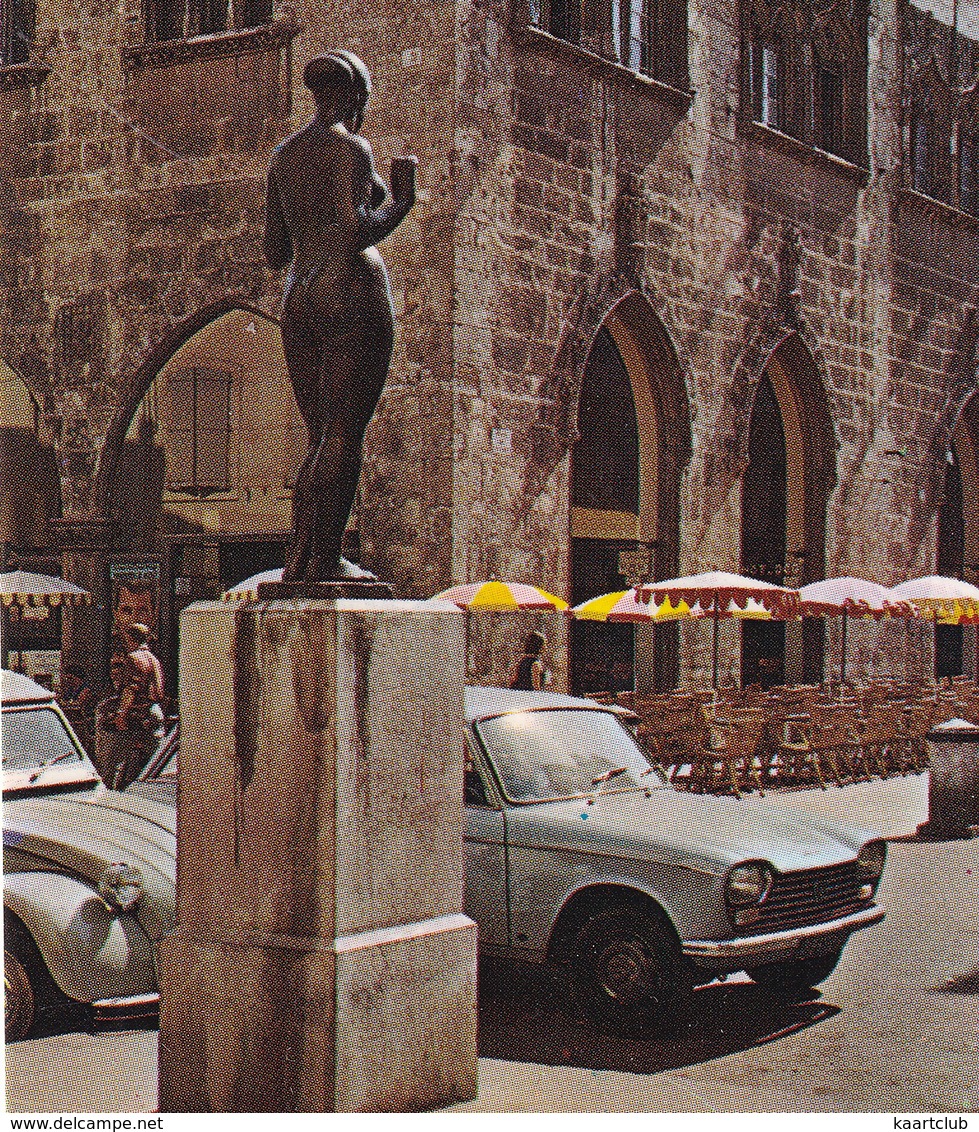 Perpignan : CITROËN 2CV, PEUGEOT 204 - Patio De La Mairie Et 'Venus', Sculpture De Maillol - Voitures De Tourisme