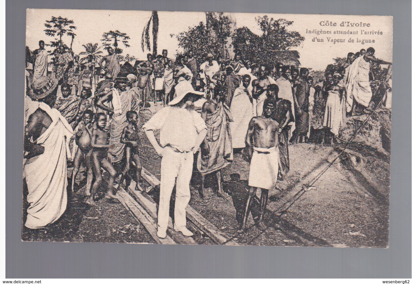 Cote D'Ivoire Indigènes Attendant L'arrivée D'un Vapeur De Lagune Ca 1910 OLD POSTCARD - Côte-d'Ivoire