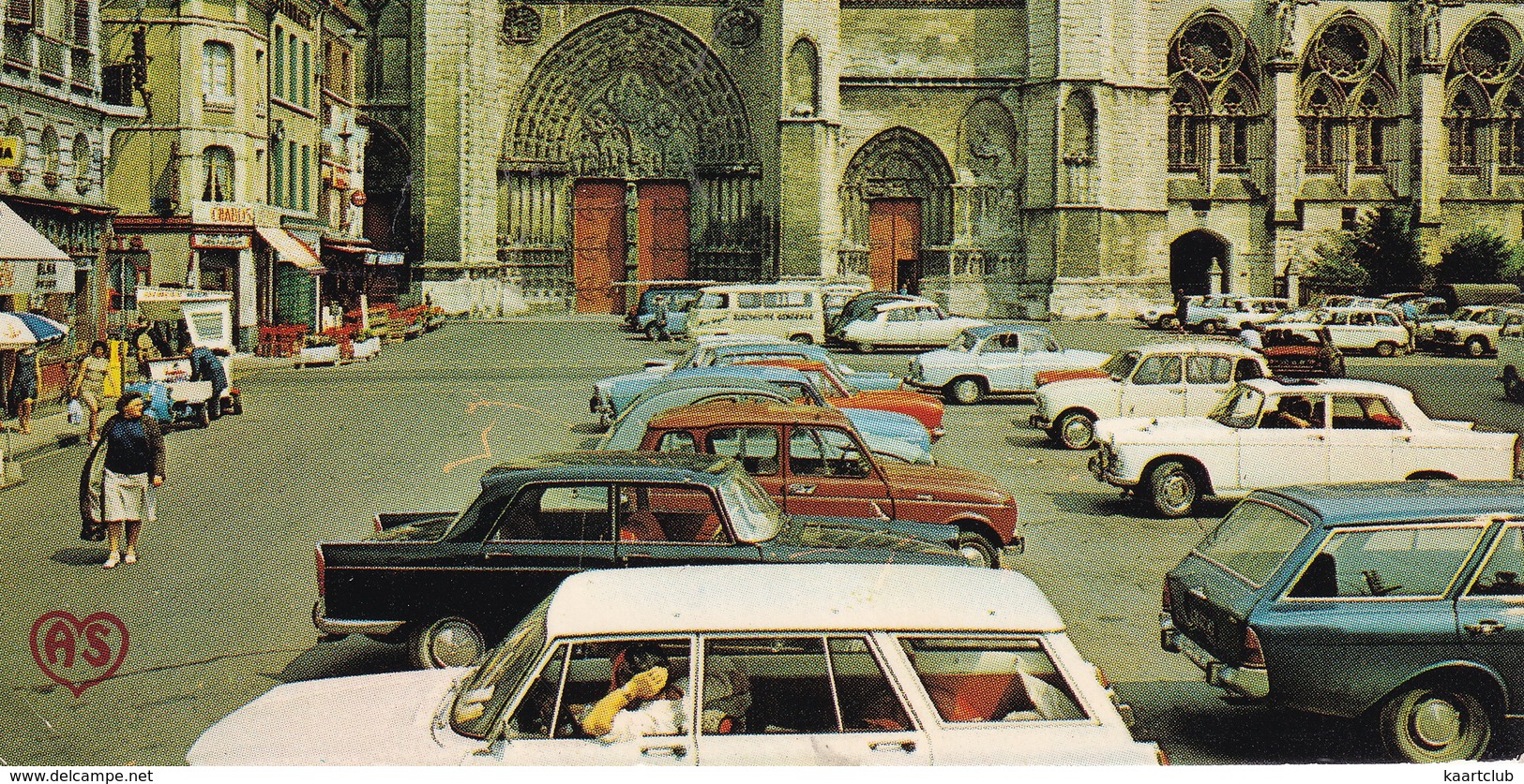 Sens: FIAT 124 FAMILIARE, PEUGEOT 404, RENAULT 4, CITROËN 2CV, DS, FORD TAUNUS P5 TURNIER, SIMCA ARONDE - Cathédrale - Voitures De Tourisme