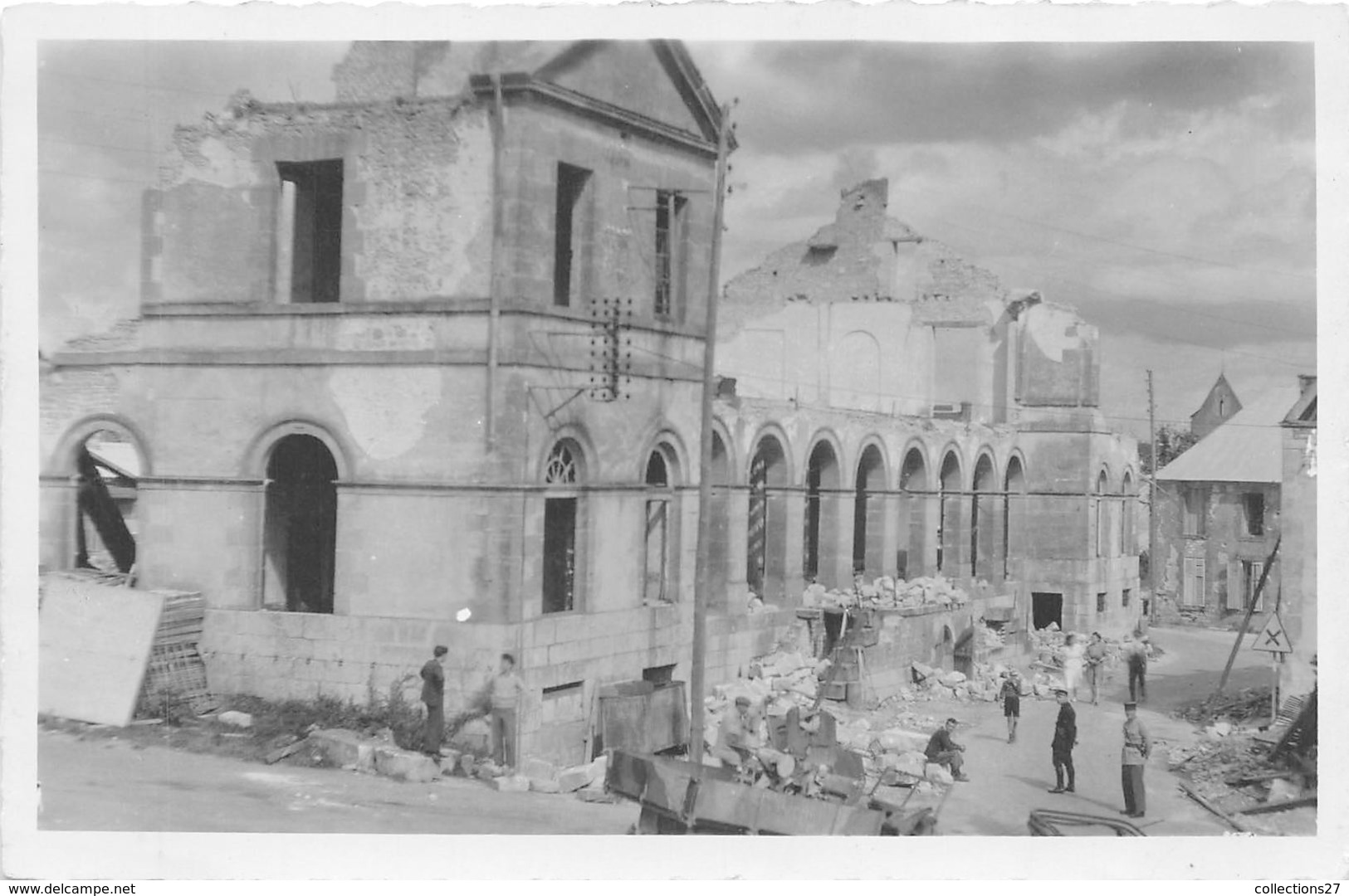 61-LE-MERLERAULT- LES RUINES DE L'HÔTEL DE VILLE - Le Merlerault