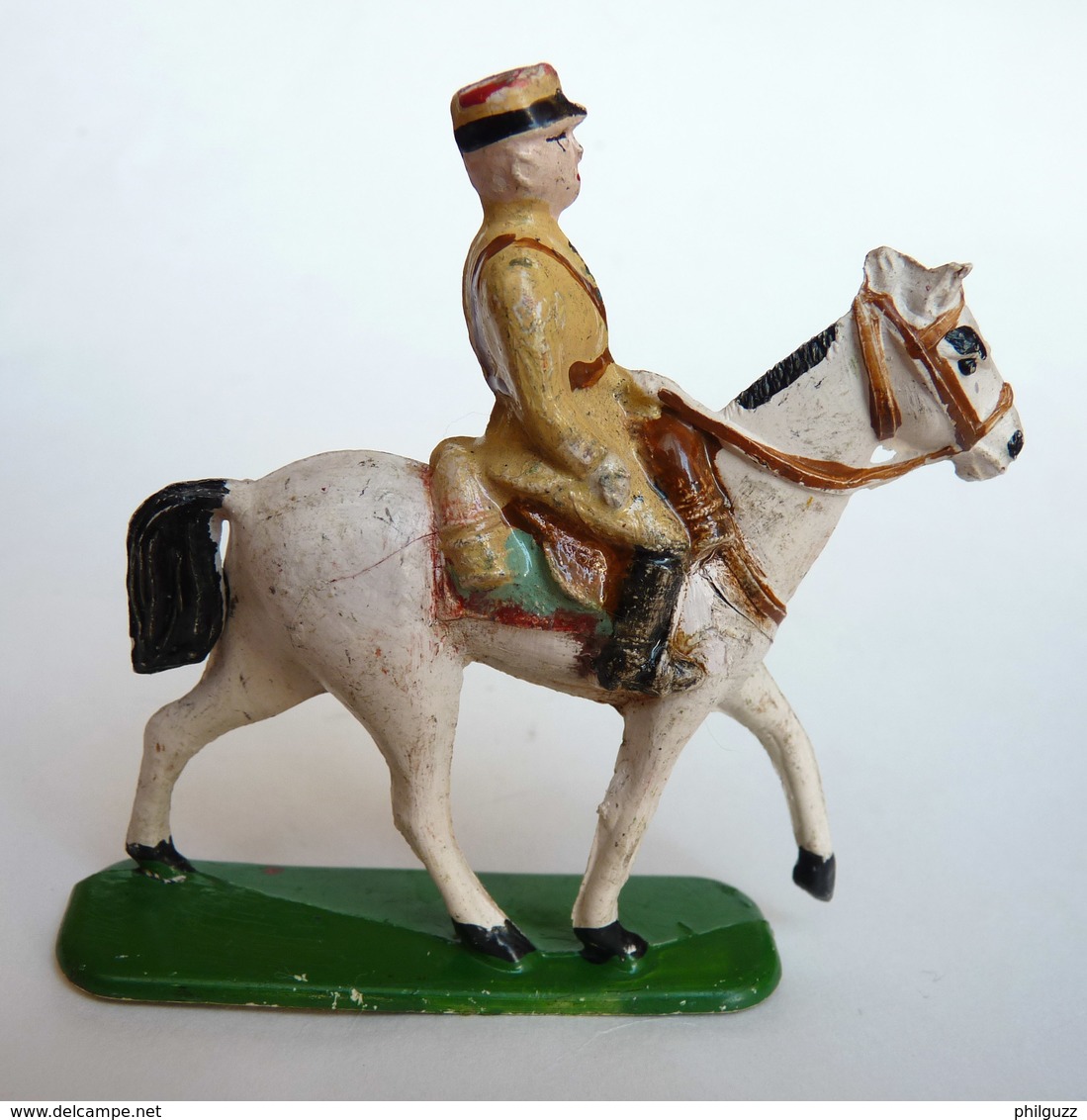 FIGURINE QUIRALU PLASTIQUE OFFICIER CAVALIER LEGION Déffectueux - Militaires