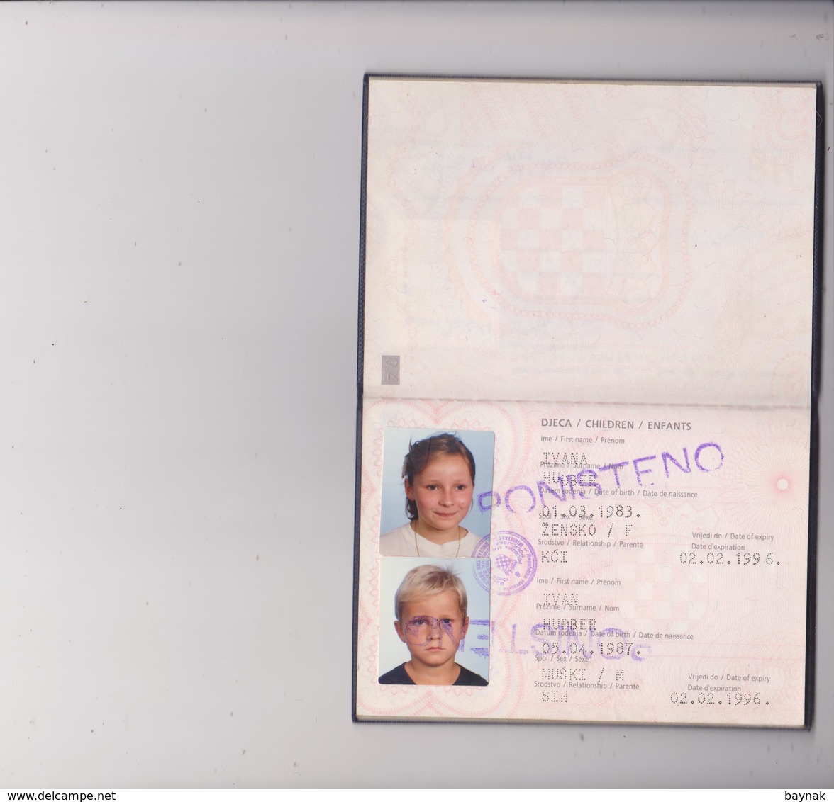 C15  --  PASSPORT  -  CROATIA  --  FAMILY PASS  ~   I. MODEL  -  1992  ~~ NICE LOOKING  LADY  & GIRL And BOY - Historische Dokumente