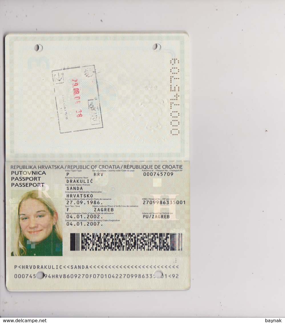 C13  --  PASSPORT  --   CROATIA    ~   II. MODEL  -  2002  ~~ NICE LOOKING  LADY PHOTO  --  VISA UNITED KINGDOM - Historische Dokumente