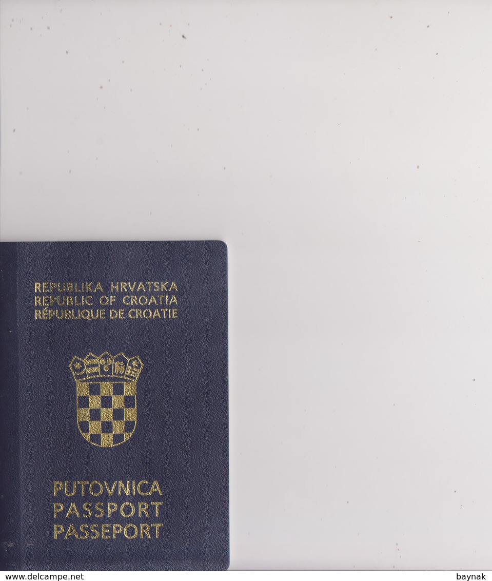 C62  --  PASSPORT  --   CROATIA    ~   II. MODEL  -  2004  ~~  MAN - Documents Historiques