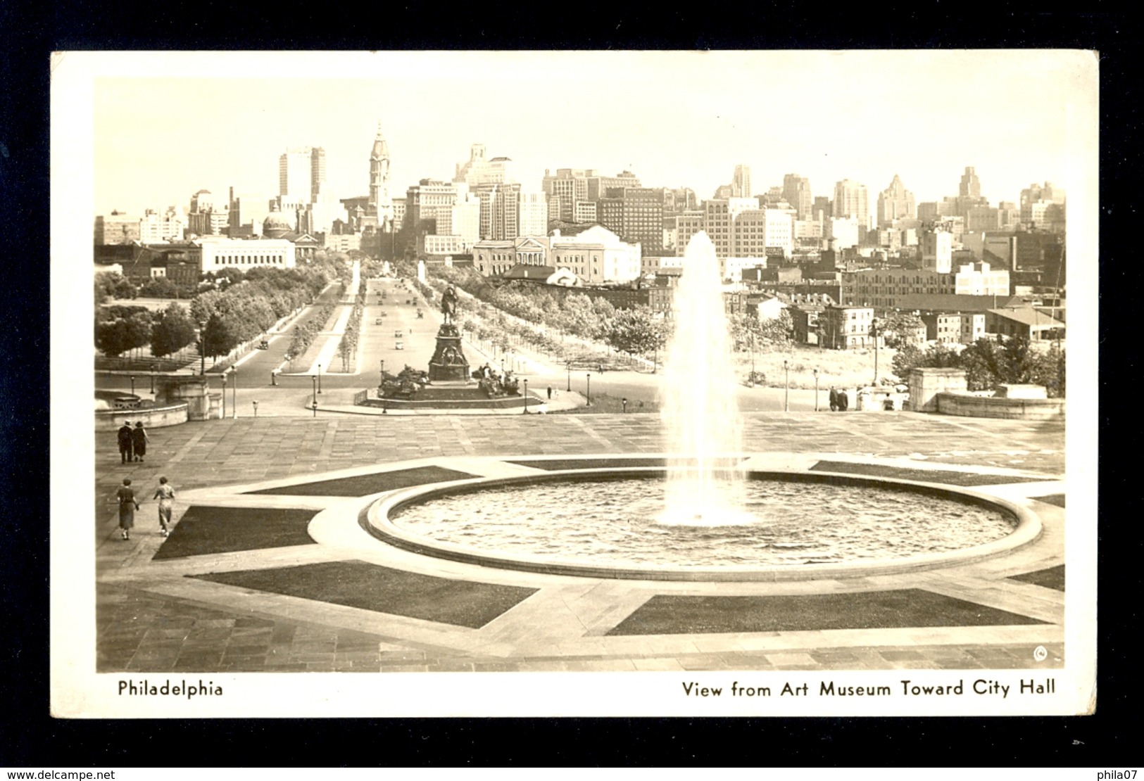 Philadelphia View From Art Museum Toward City Hall / Postcard Circulated, 2 Scans - Philadelphia