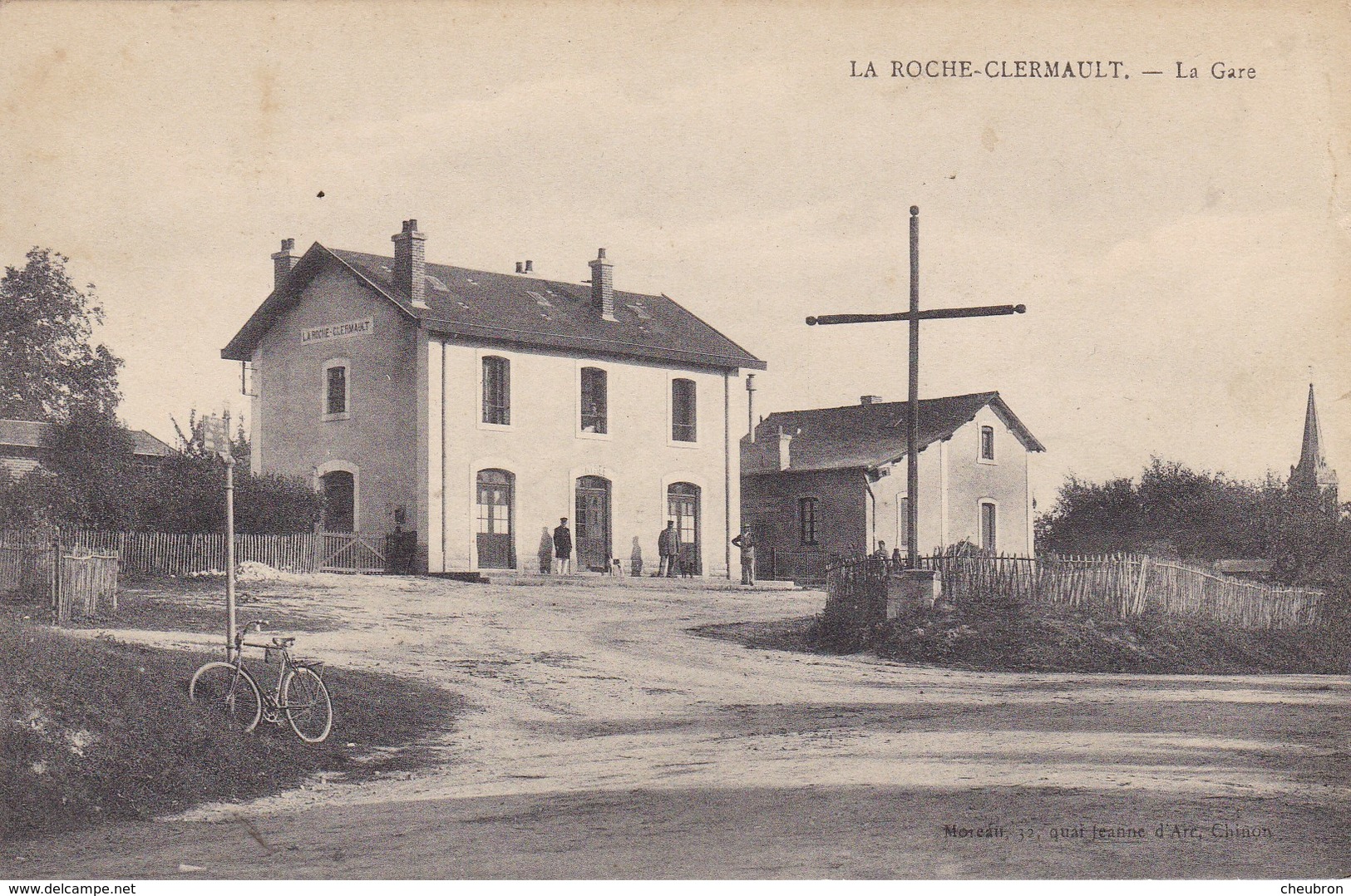 37.  LA ROCHE CLERMAULT.  CPA. LA GARE. TEXTE DU 12 SEPTEMBRE 1911. ANIMATION - Autres & Non Classés