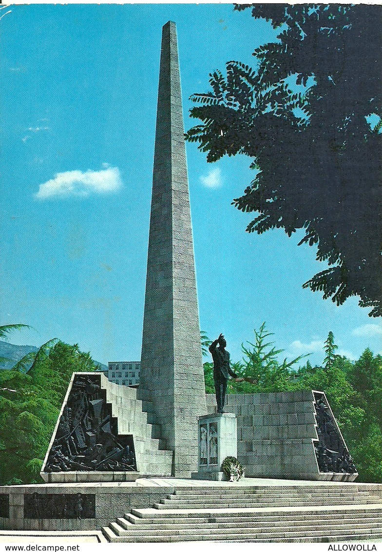 3121 " MONUMENTO AD ALCIDE DE GASPERI "   CART. POST. ORIG. SPED.1976 - Trento