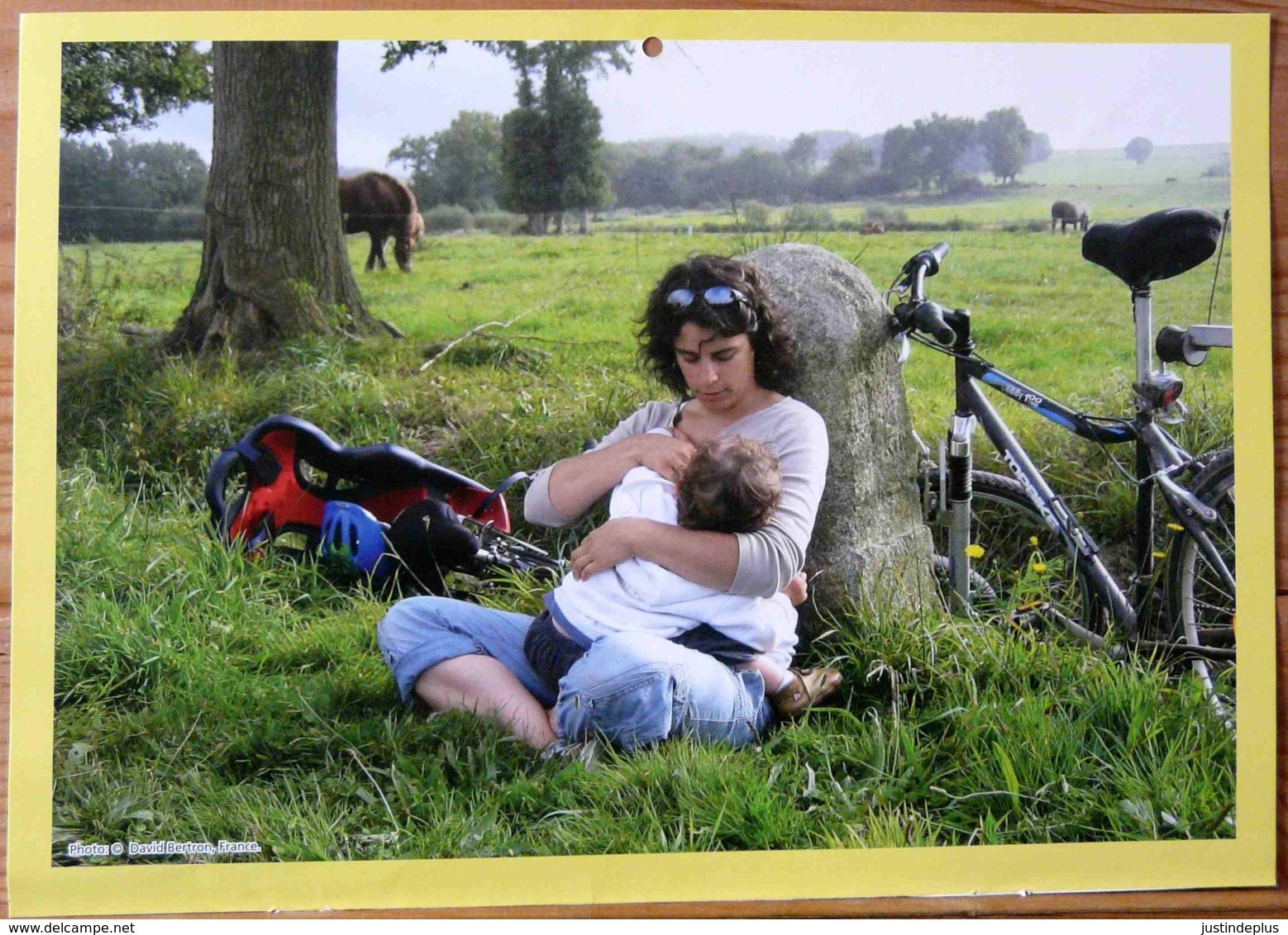 FEMME BEBE AU SEIN ALLAITEMENT FRANCE PHOTO DAVID BERTON BREASTFEEDING MATERNITE SEINS NUS TETEE - Völker & Typen