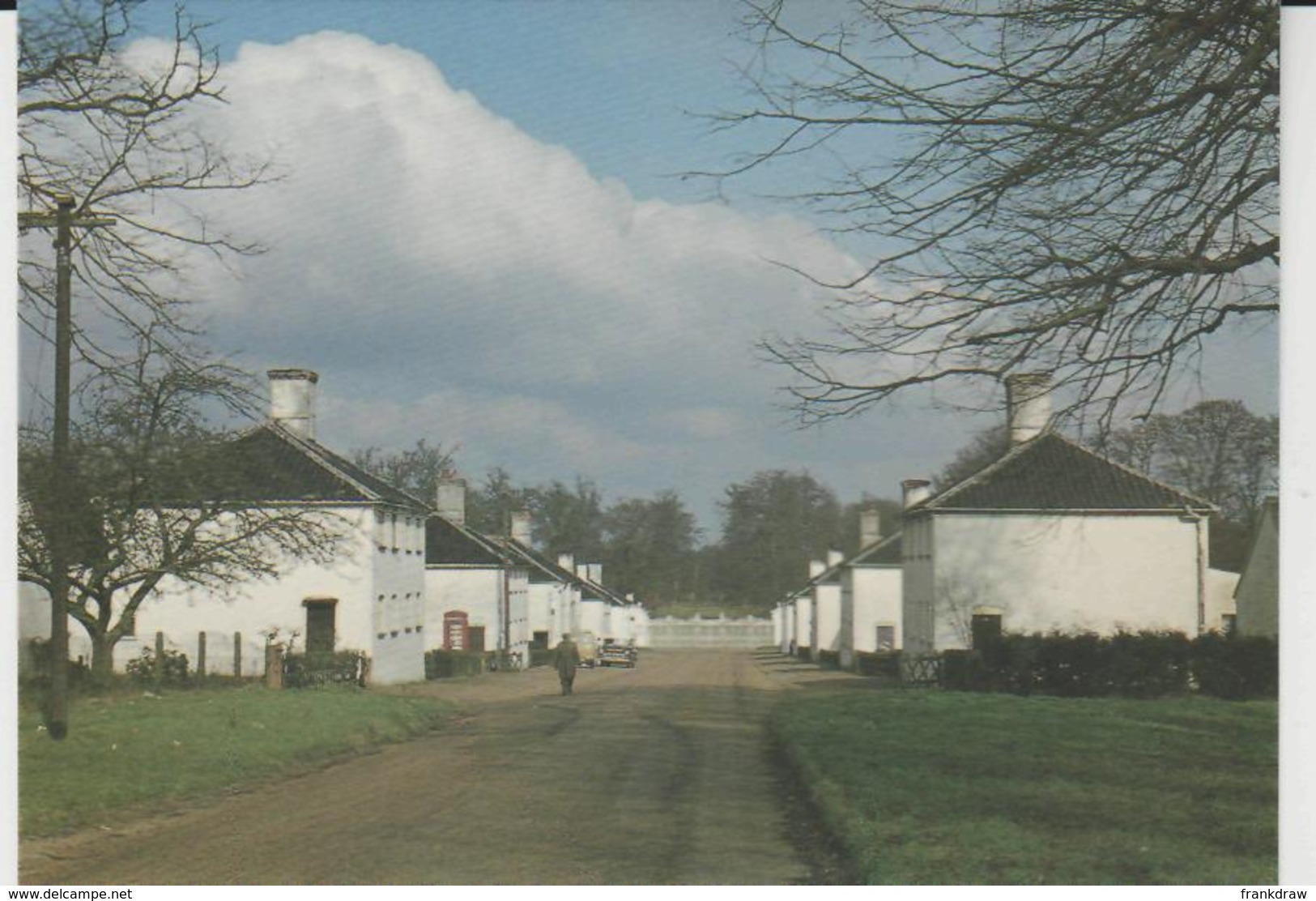 Postcard - Houghton Village, Norfolk - Unused Very Good - Sin Clasificación