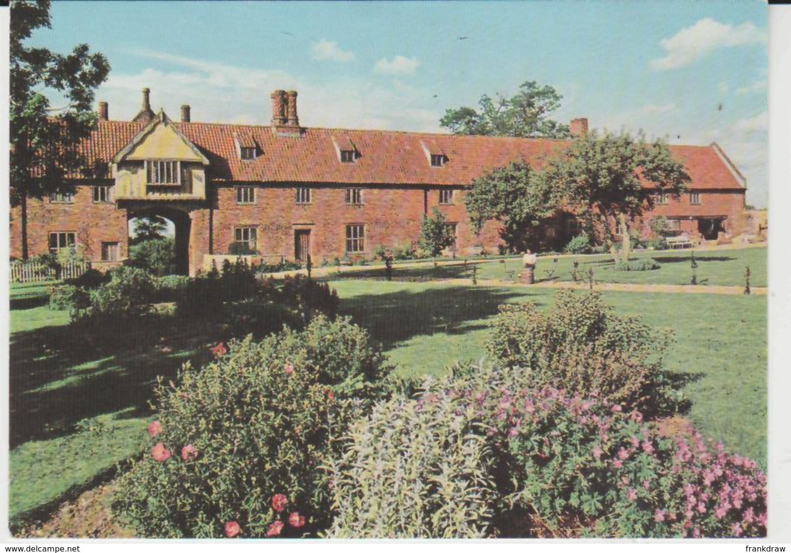 Postcard - Hales Hall - Loddon, Norfolk - Unused Very Good - Zonder Classificatie