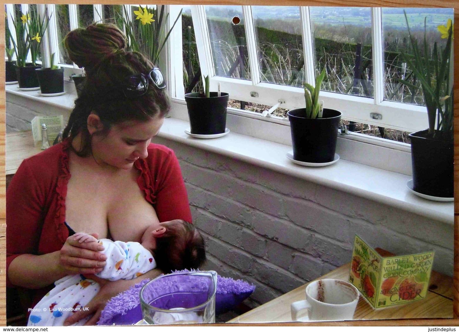 FEMMES BEBE AU SEIN ALLAITEMENT ROYAUME UNI PHOTO LISA WOODBURN BREASTFEEDING MATERNITE SEINS NUS TETEE - Ethnics