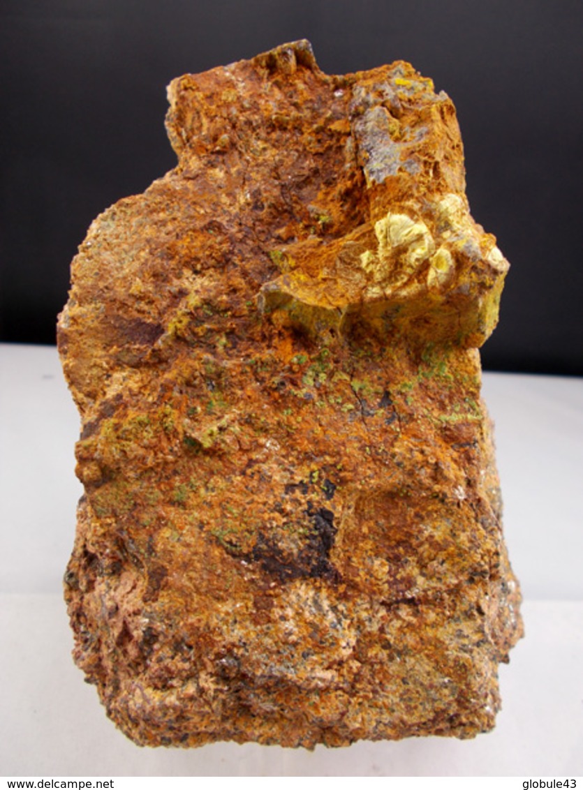 GRANITE AVEC AUTUNITE (réagit Bien Aux UV) Et Autre Minéral Jaune Fibreux 12 X 7 Cm Auvergne - Mineralen