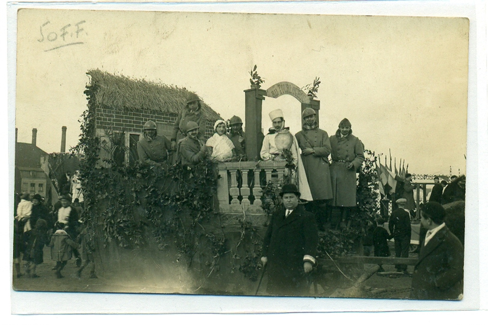 CPA  WERVICQ  SUD   CORTEGE FOLKLORIQUE  1945  FETE LOCALE - Autres & Non Classés