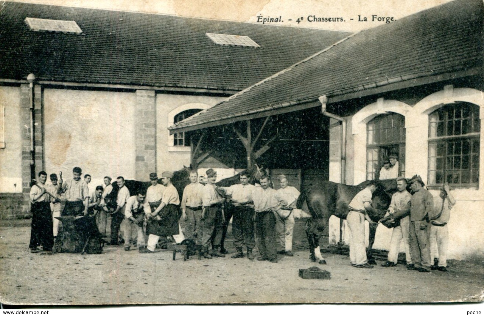 N°72213 -cpa Epinal -4è Chasseurs -la Forge- - Régiments