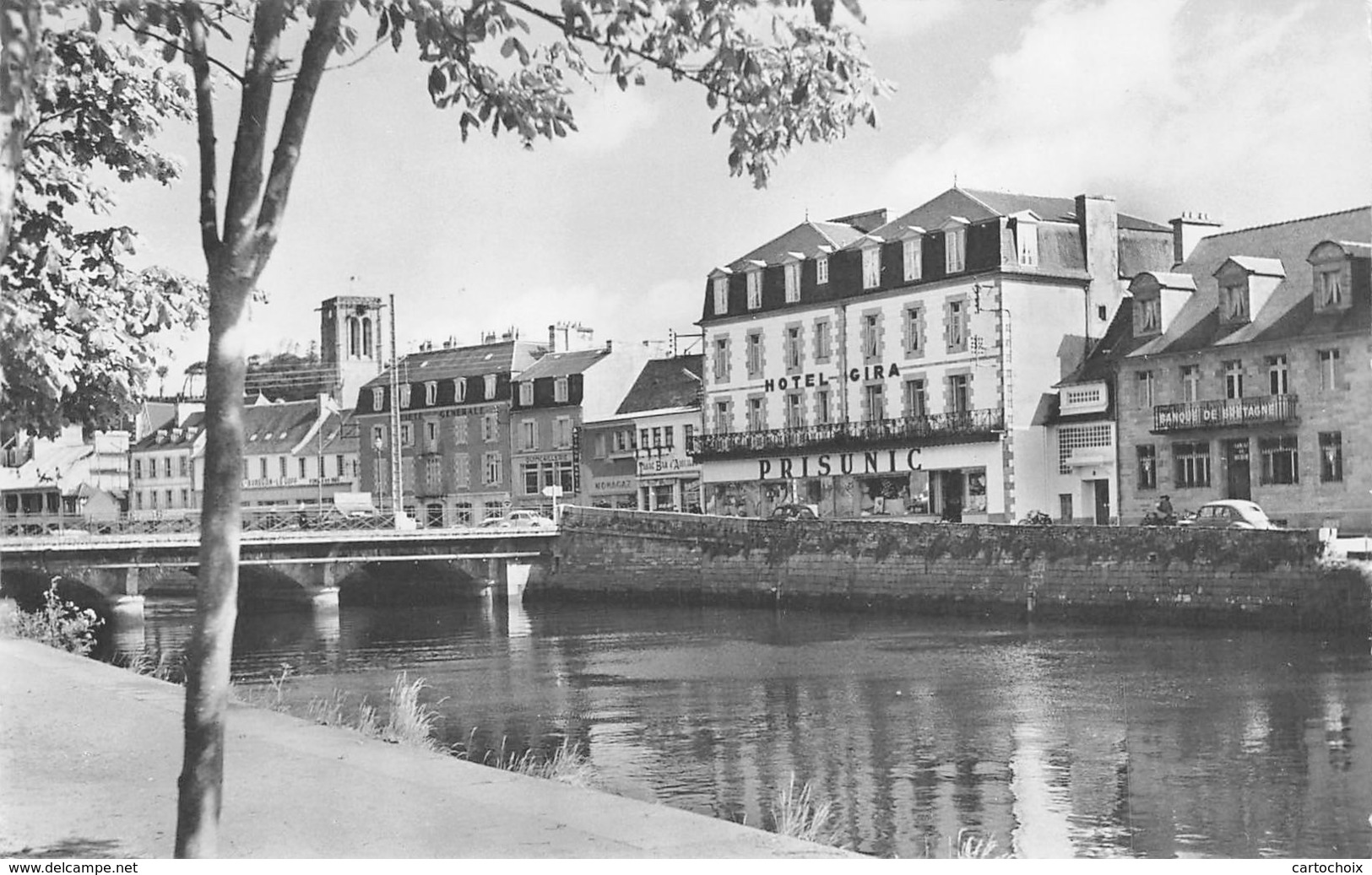 22 - Lannion - Les Quais - ( Hôtel Gira - Prisunic - Banque De Bretagne ) - Lannion