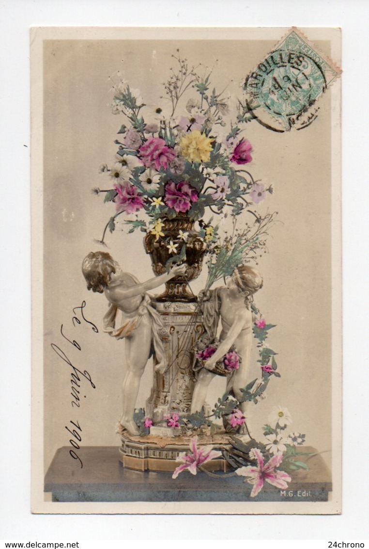 Bouquet De Fleurs Dans Un Vase En Ceramique Avec Enfants (19-574) - Objets D'art