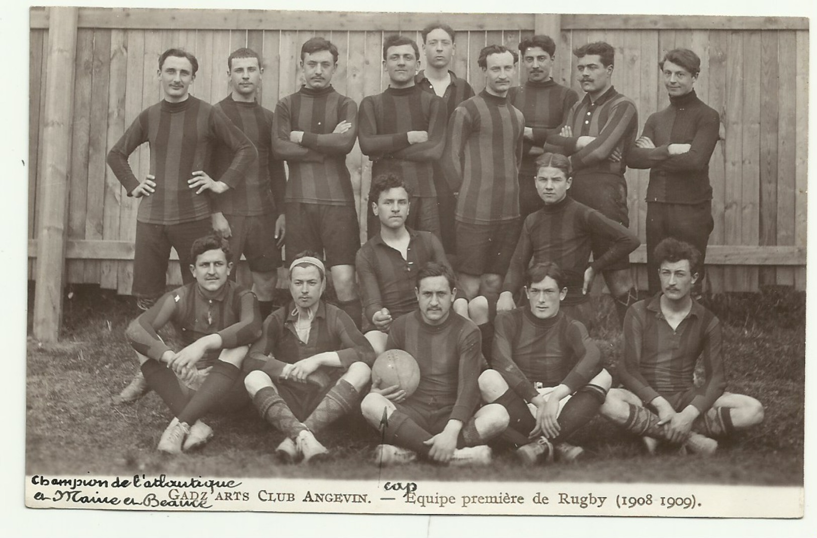 BELLE CARTE PHOTO  ANGERS   GADZ ARTS CLUB ANGEVIN.  Equipe Première De Rugby (1908. 1909)voir Scan Au Dos - Angers