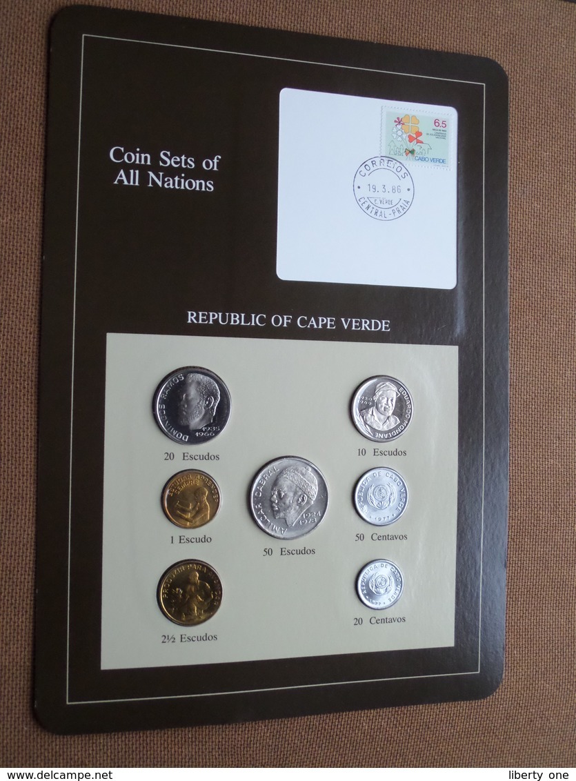 REPUBLIC OF CAPE VERDE ( From The Serie Coin Sets Of All Nations ) Card 20,5 X 29,5 Cm. ) + Stamp '86 ! - Cap Vert