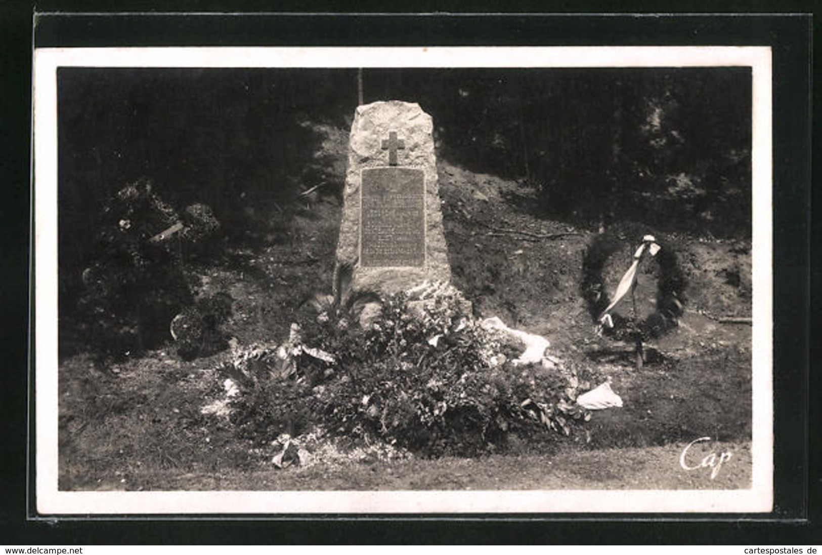 CPA Sarrebourg, Monument Eleve A La Memoire Des 5 Aviateurs Tues Au Donon - Sarrebourg