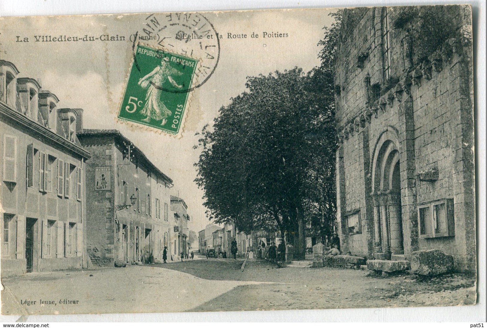 86 - La Villedieu Du Clain : Eglise Et Route De Poitiers - La Villedieu Du Clain