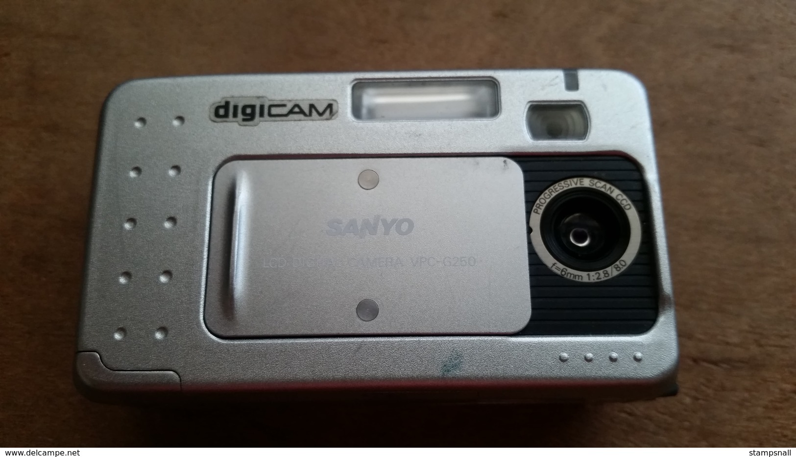 SANYO LCD Digital Camera VPC-G250 Digicam With Progressive Scan CCD 1:2.8/8.0 6mm Lens. READ DESCRIPTION. - Cameras