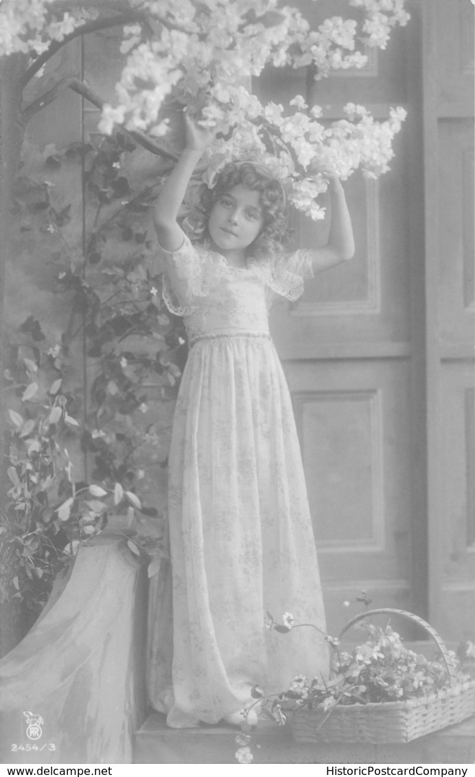 BEAUTIFUL YOUNG GIRL-LONG DRESS-FLOWERING TREE-BASKET OF FLOWERS-PHOTO POSTCARD 40000 - Autres & Non Classés