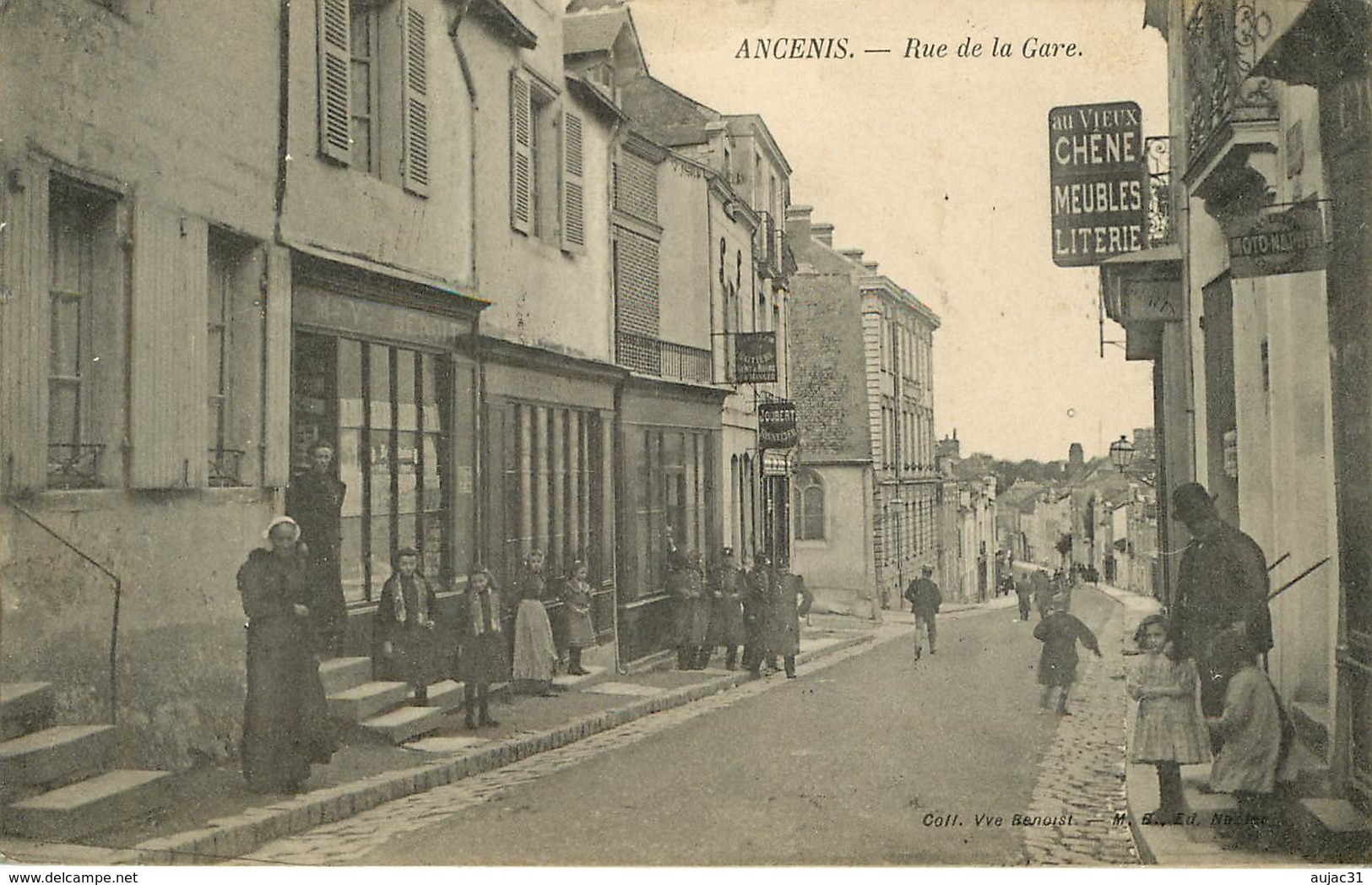 Dép 44 - Militaria - Militaires - Ancenis - Rue De La Gare - A Droite Au Vieux Chêne Meubles Literie - état - Ancenis