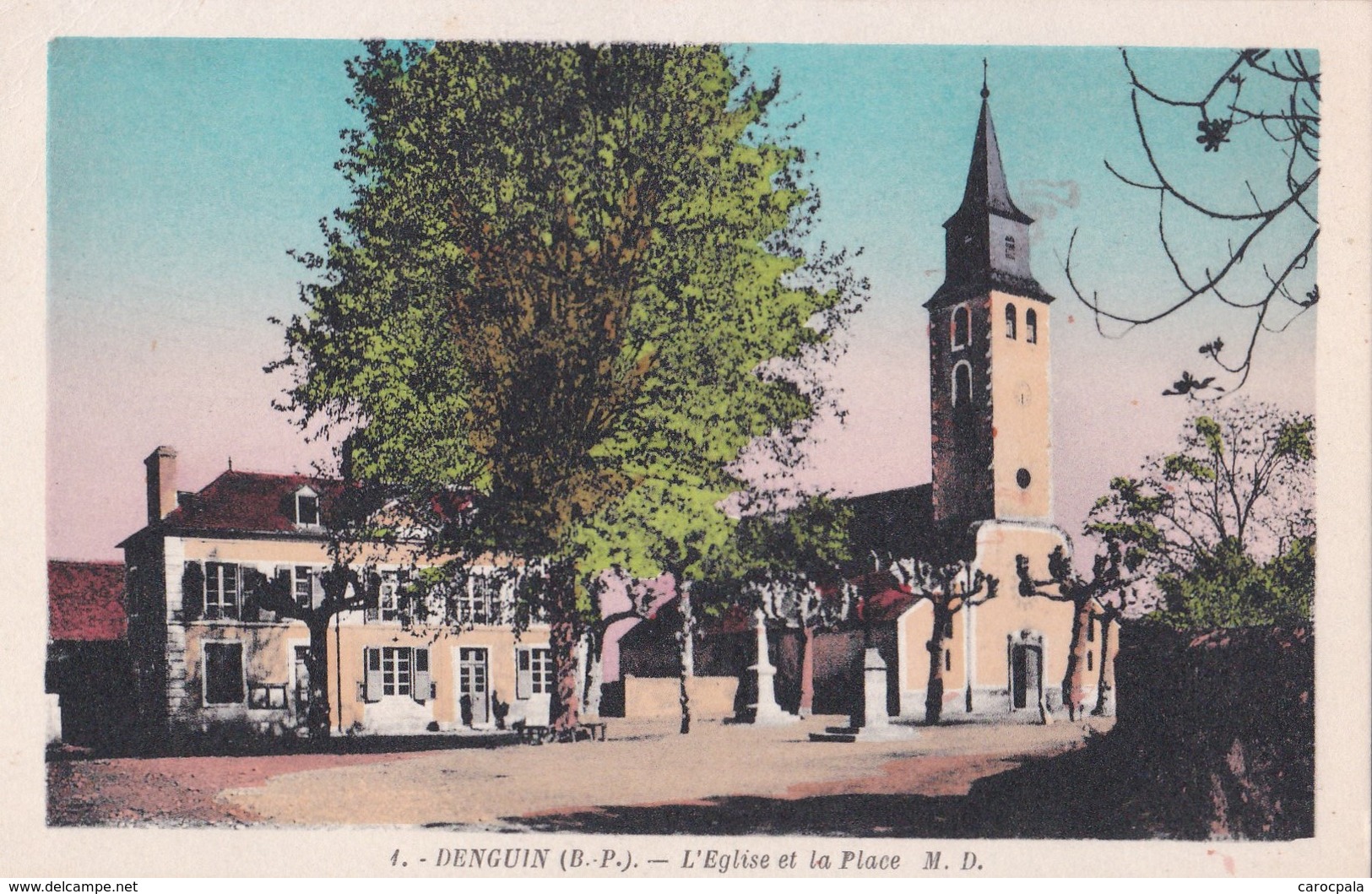 Carte 1930 DENGUIN / L'EGLISE ET LA PLACE - Autres & Non Classés