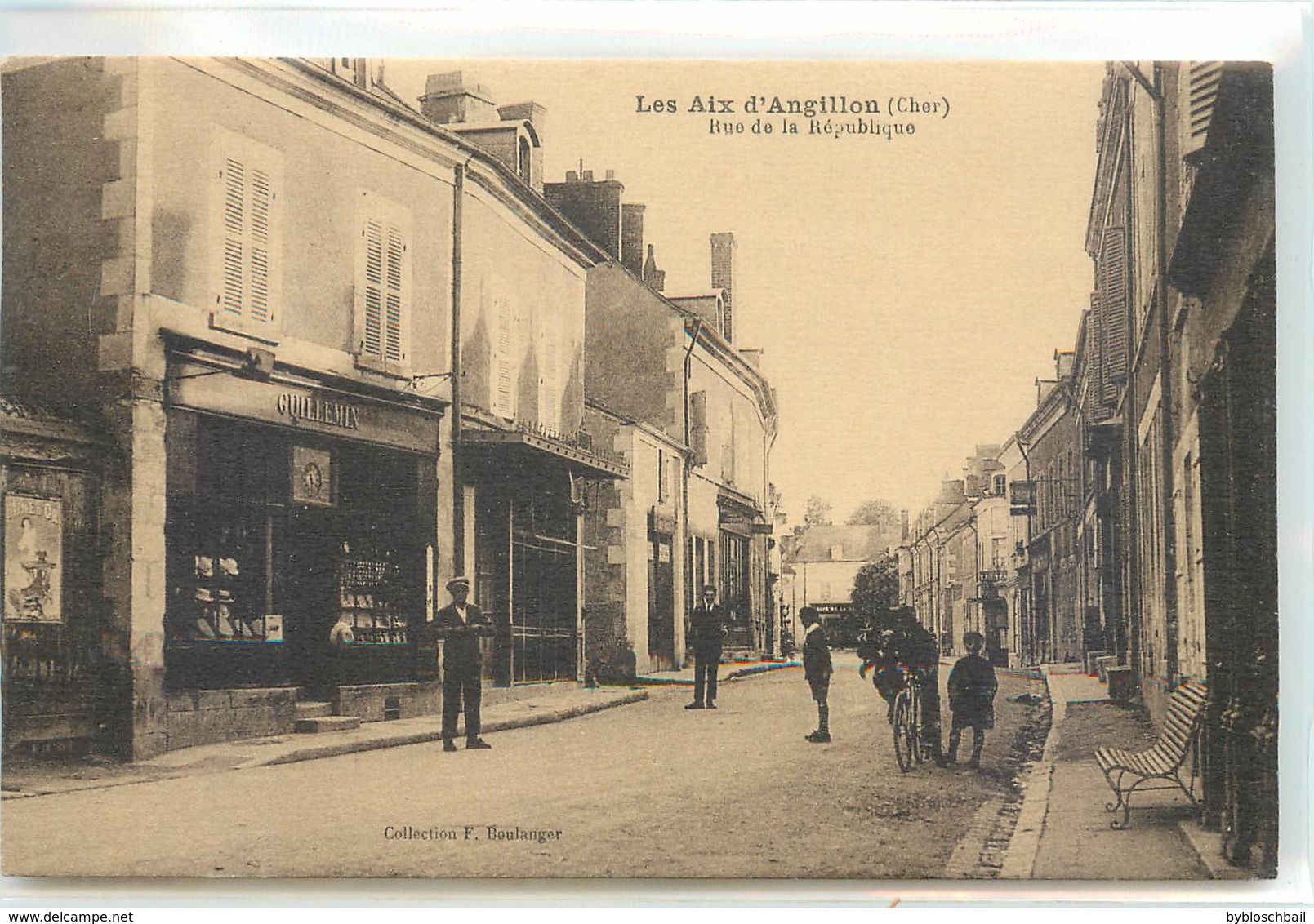 CPA 18 Cher Les Aix-d'Angillon Rue De La République - Les Aix-d'Angillon