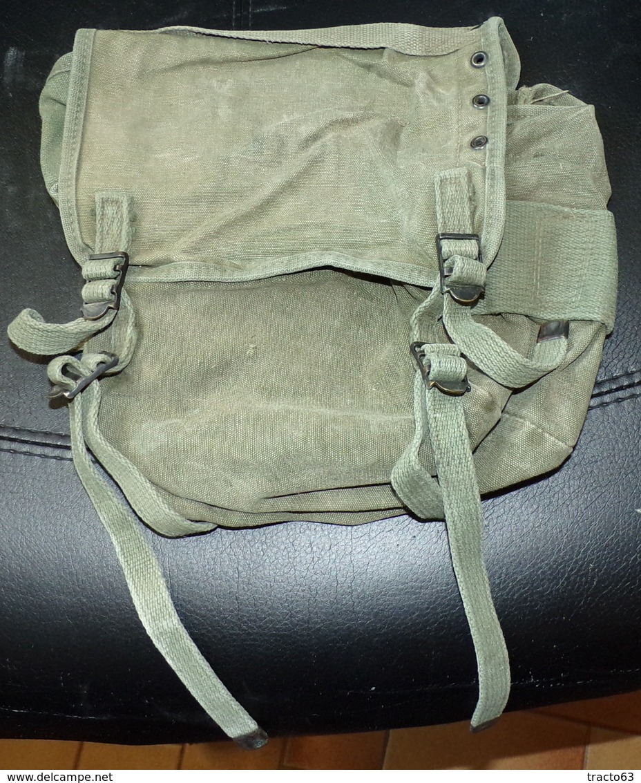 ARMEE AMERICAINE U.S :PETITE  MUSETTE AVEC MARQUAGE U.S , ATTACHE POUR LE PORT AVEC LE BRELAGE  , BON ETAT VOIR PHOTO . - Equipement