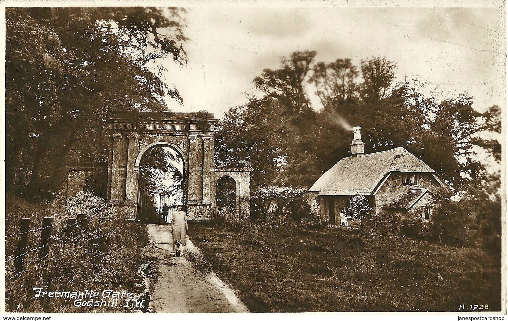 REAL PHOTOGRAPHIC POSTCARD - FREEMANTLE GATE - GODSHILL - ISLE OF WIGHT - Other & Unclassified