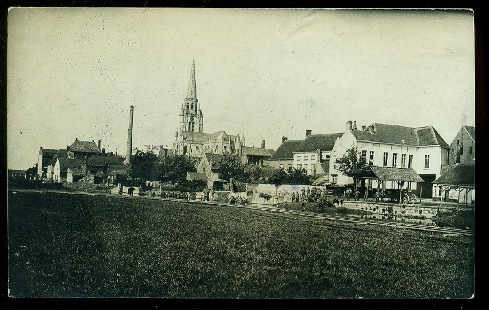 PHOTO  WERVICQ SUD  VUE SUR EGLISE ST MEDARD  CHEMIN DE FER DU TRAM  1910     W27 - Autres & Non Classés