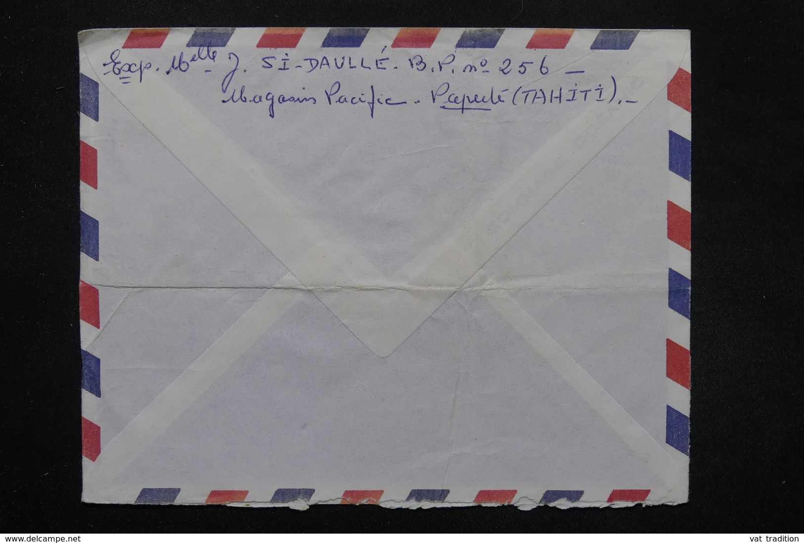 POLYNÉSIE - Enveloppe Touristique De Papeete Pour Paris En 1968 , Affranchissement Plaisant - L 27407 - Cartas & Documentos