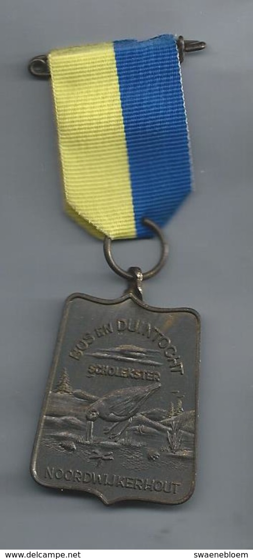 NL.- MEDAILLE. WANDELMEDAILLE. NOORDWIJKERHOUT. BOS EN DUINTOCHT. SCHOLEKSTER. Pins. - Andere & Zonder Classificatie